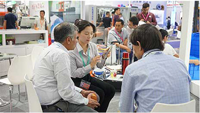 1xbet官网署理商展会洽谈实拍图